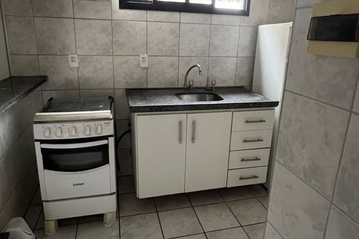 cozinha-antiga-sem-reforma-apartamento-pequeno