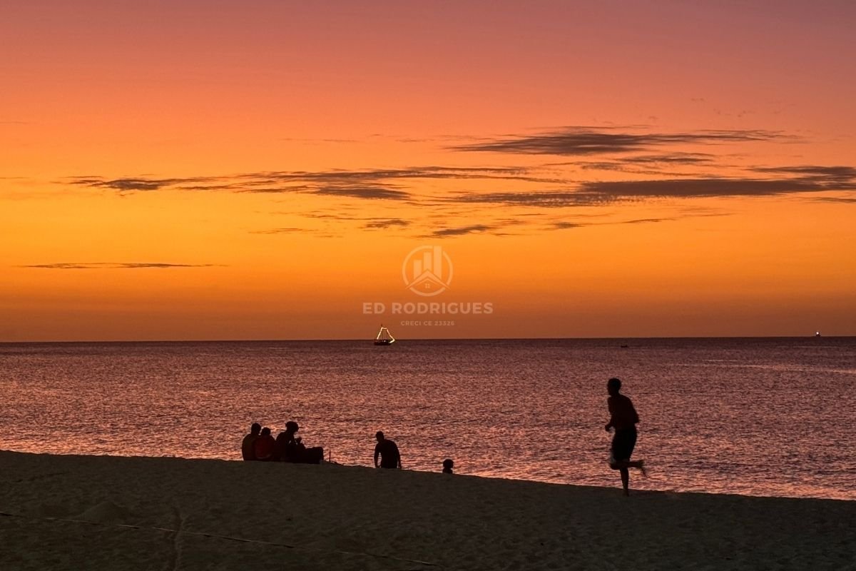 sunset-meireles-beach