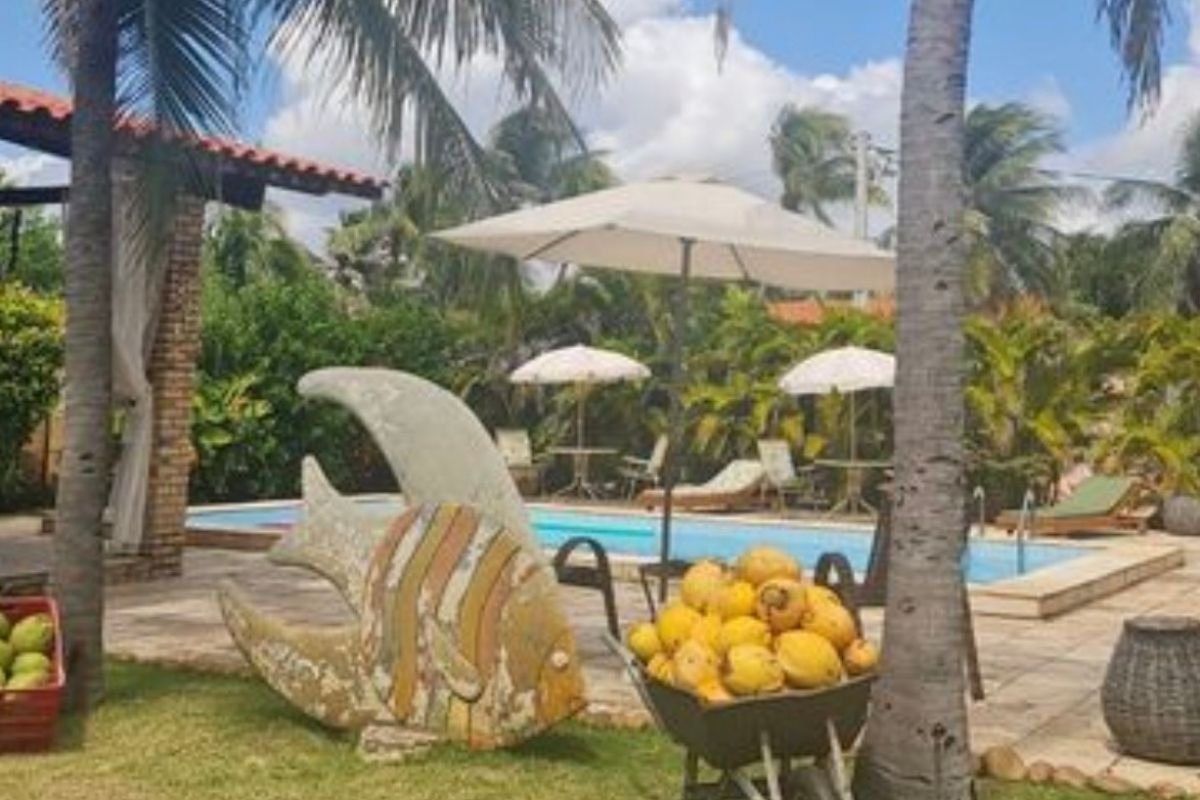 casa-venda-morro-branco-piscina-quintal