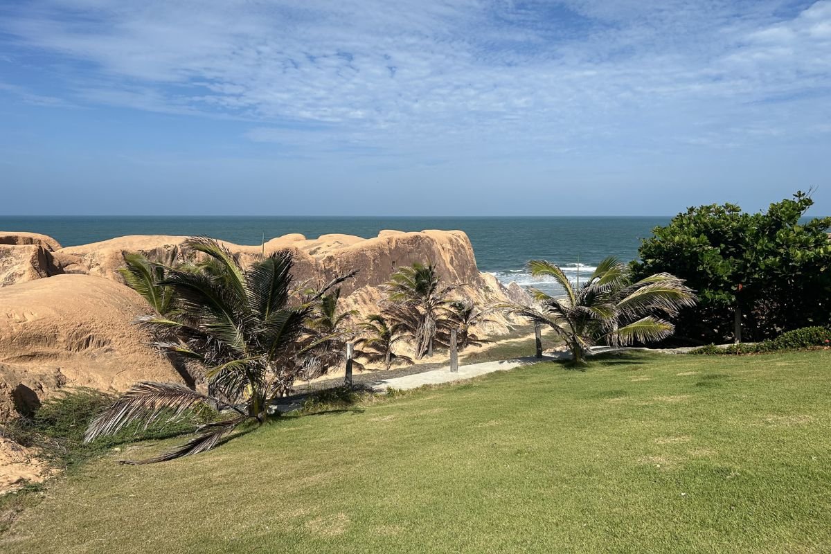 falesias-praia-morro-branco-ce