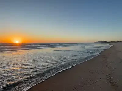Nascer do sol na praia de Morro Branco